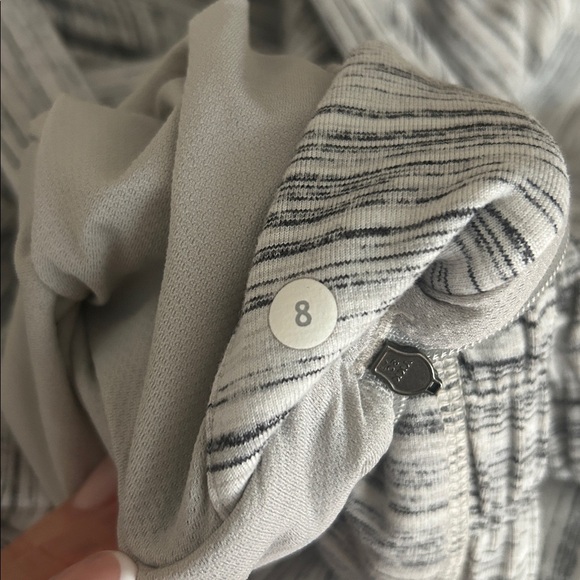 Lululemon Think Fast Hoodie Size 8 - Picture 8 of 8
